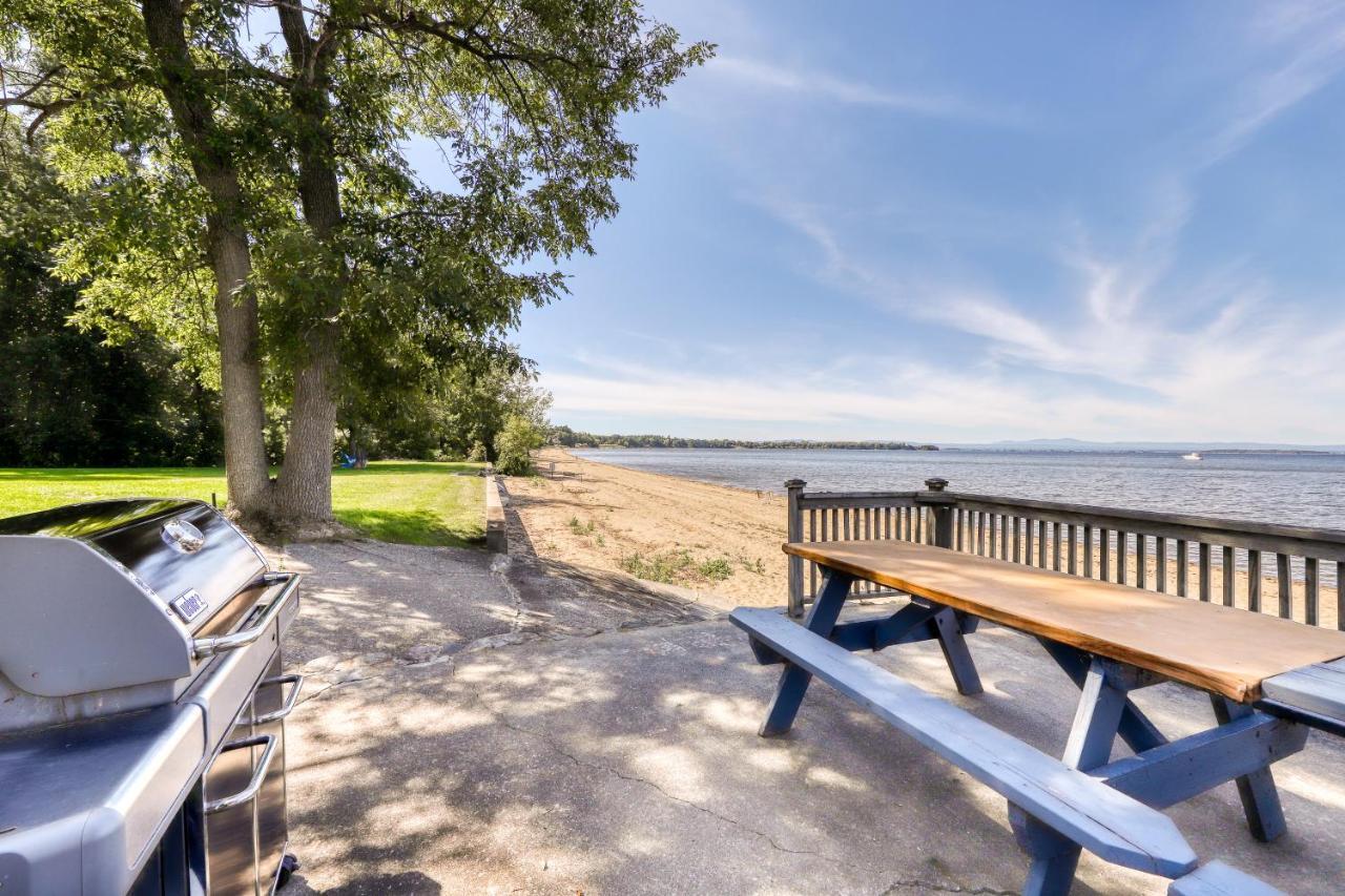 Thayer Beach Front Home Colchester Exterior photo